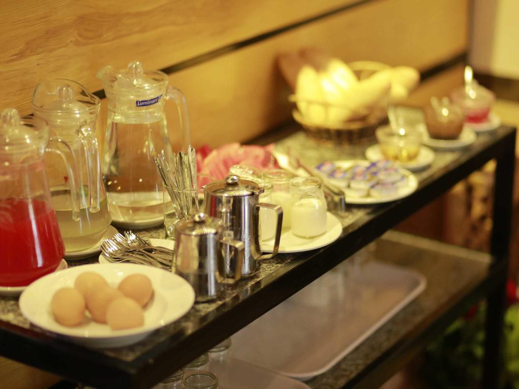 Madam Moon Hotel Ханой Экстерьер фото